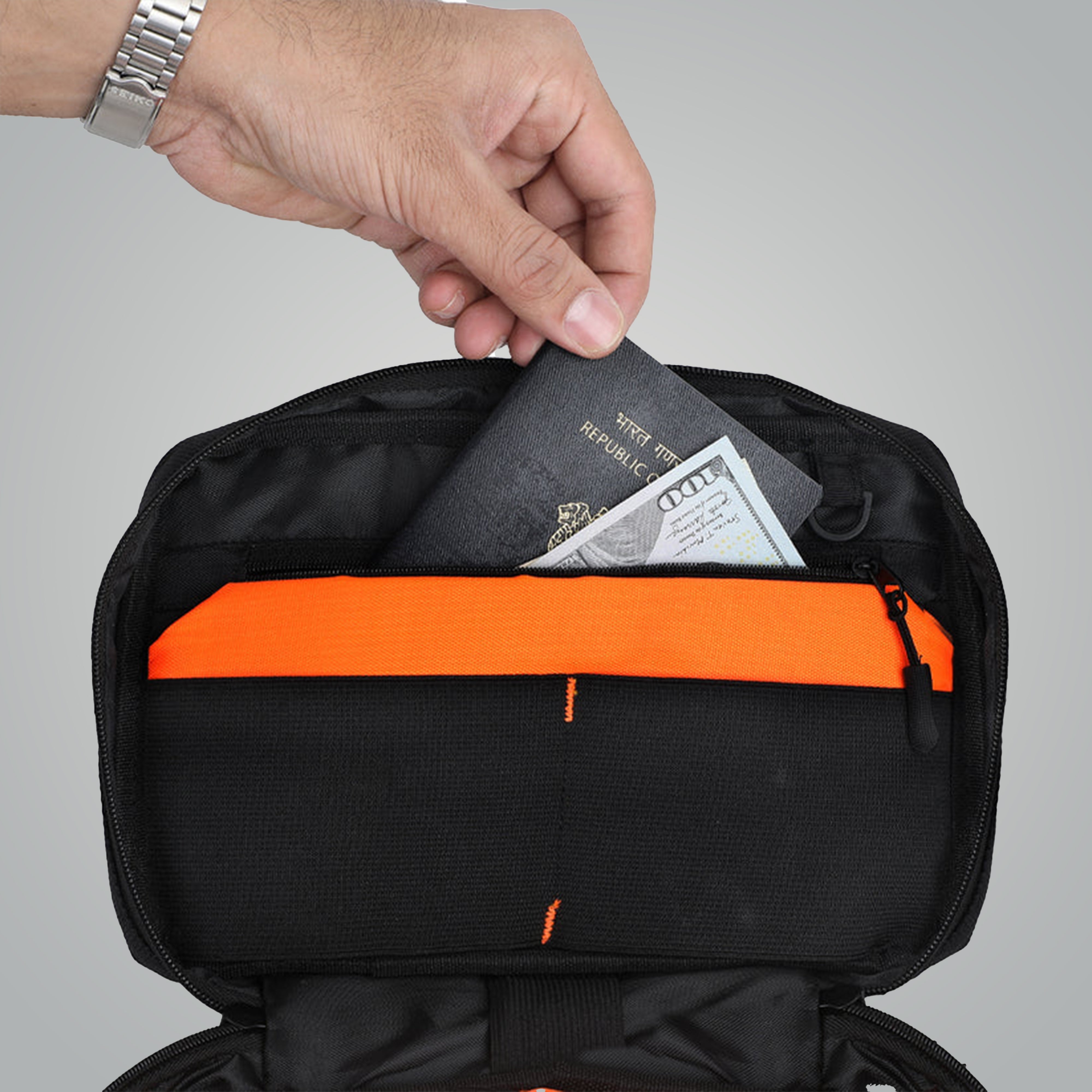 Urban Wolf Tech Pouch Pro – Waterproof & Travel-Ready Organizer for Your Gadgets